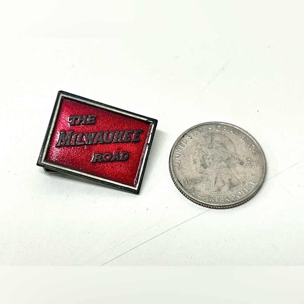 Early 20th Century Antique MILWAUKEE ROAD Enameled Metal Railroad Worker Badge